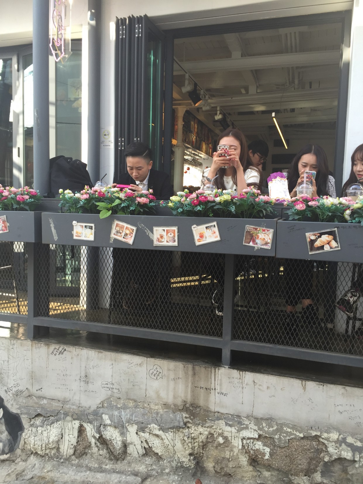 Terrace cafe at Ihwa Village, Seoul, 2015, © Lucy Bullivant.